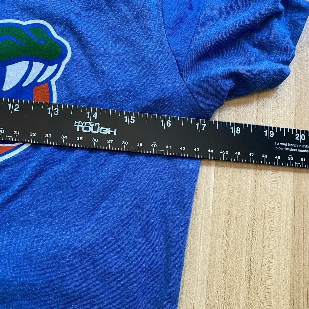 Nike Tee University Florida Gators Small Medium Woman's Athletic Cut Blue V-Neck